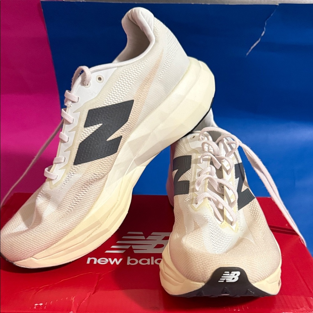 New Balance FuelCell SuperComp Elite v5 Men 10.5 / Women 12